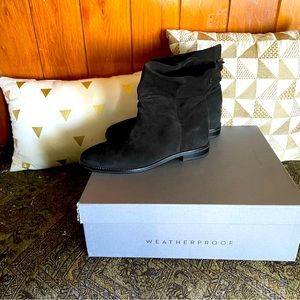Aquatalia Caliegh suede boots, new with box, black